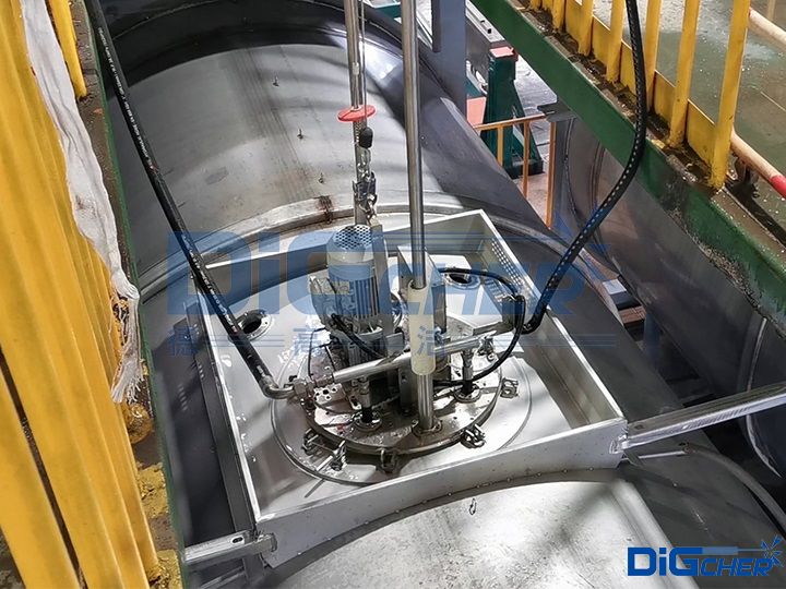 高壓水公路罐車自動清洗機(jī)構(gòu)