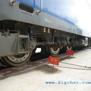 大功率牽引機(jī)車(chē)底盤(pán)清潔系統(tǒng)